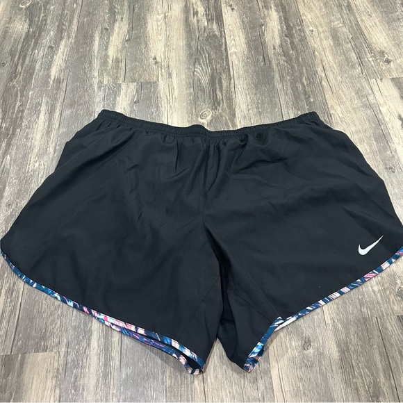 NIKE - Running Shorts - Picture 1 of 5